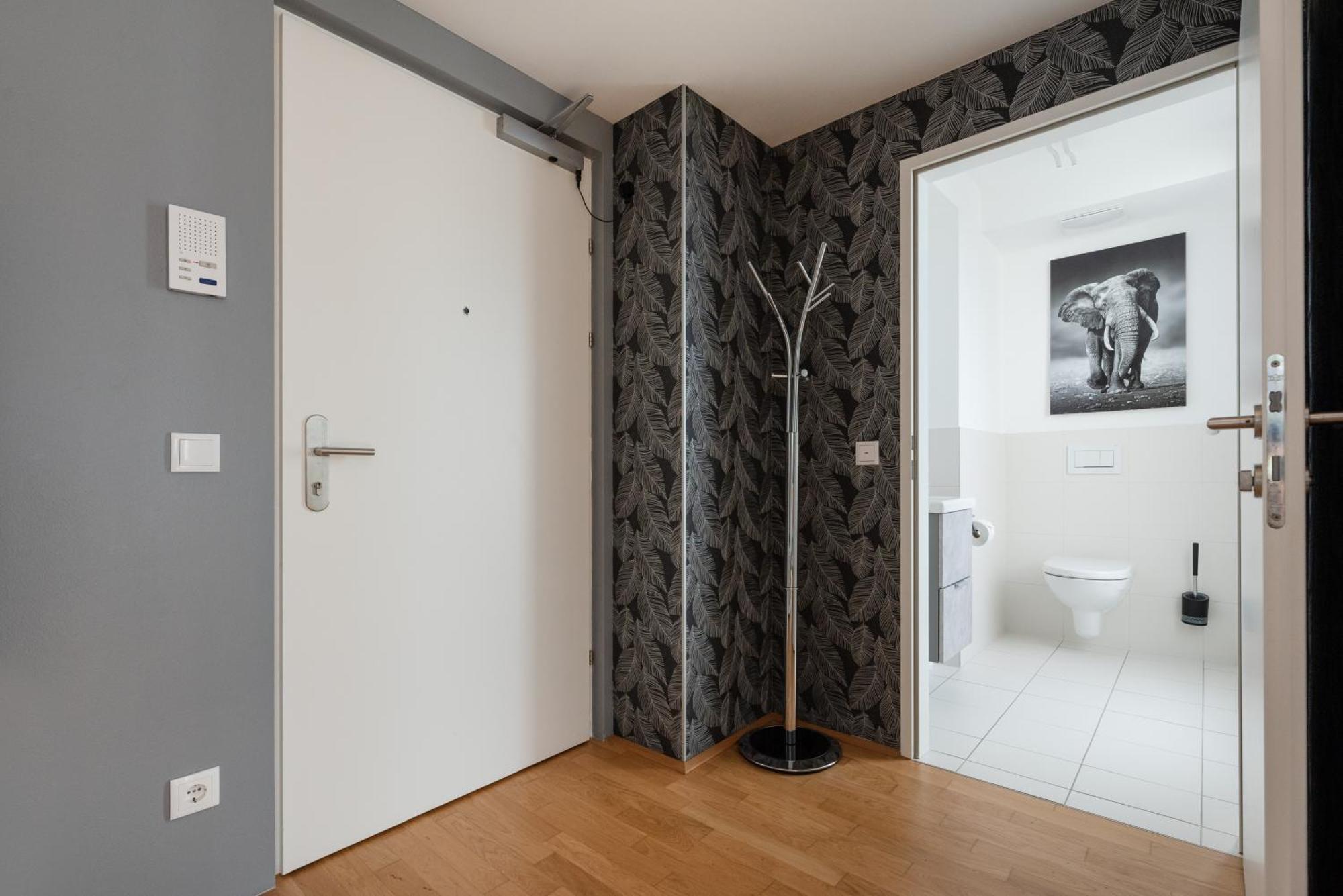 Apartment Mit Traumhafter Dachterrasse & Weitblick Wenen Buitenkant foto