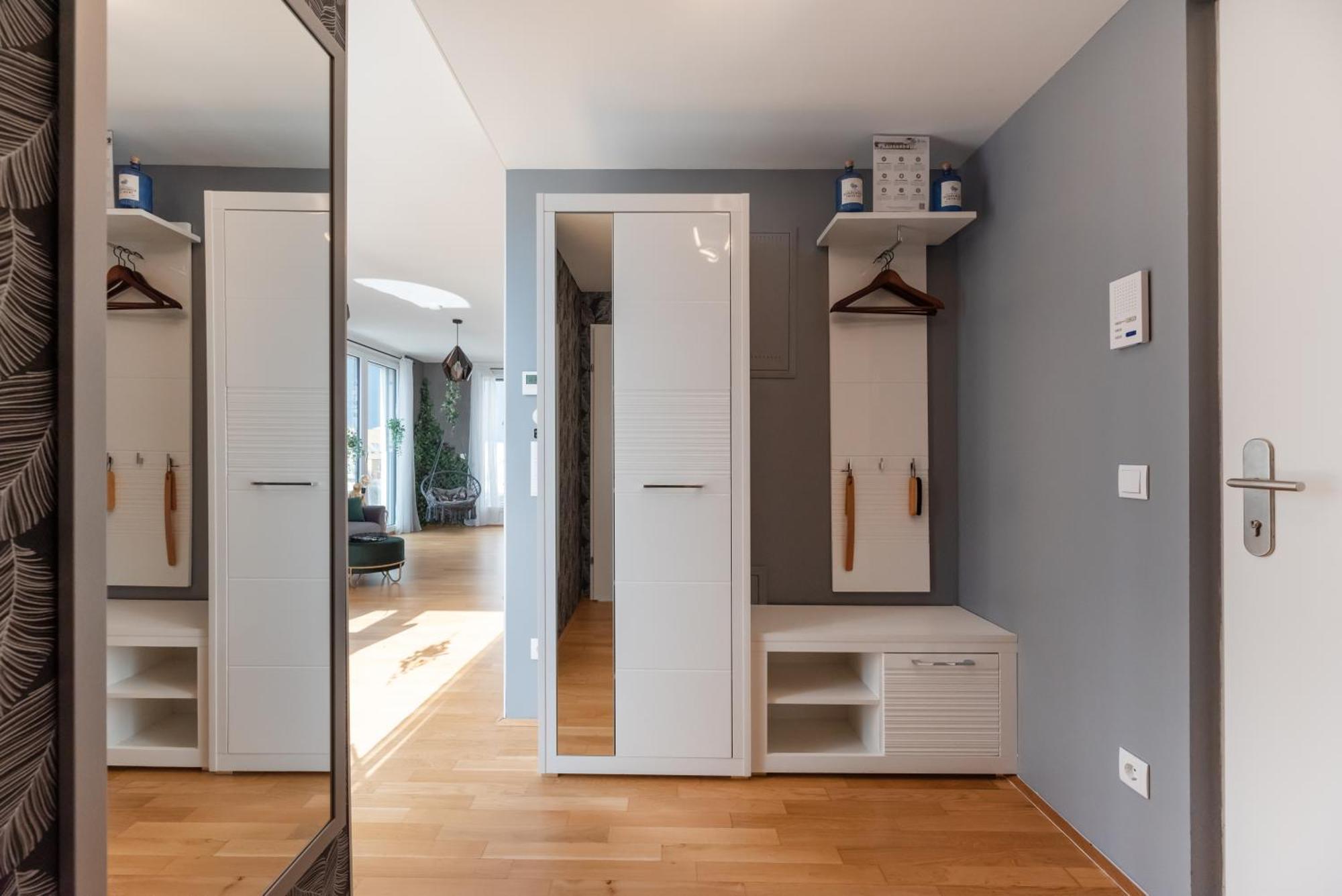 Apartment Mit Traumhafter Dachterrasse & Weitblick Wenen Buitenkant foto